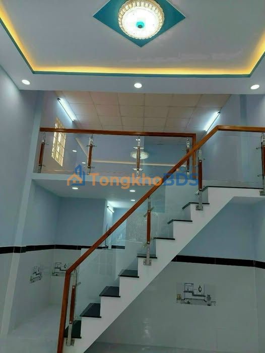 Nhà 2 Tầng Ngộp Bank 32m² Gần Chợ Trung Chánh, Hóc Môn - Chỉ 2.3 Tỷ
