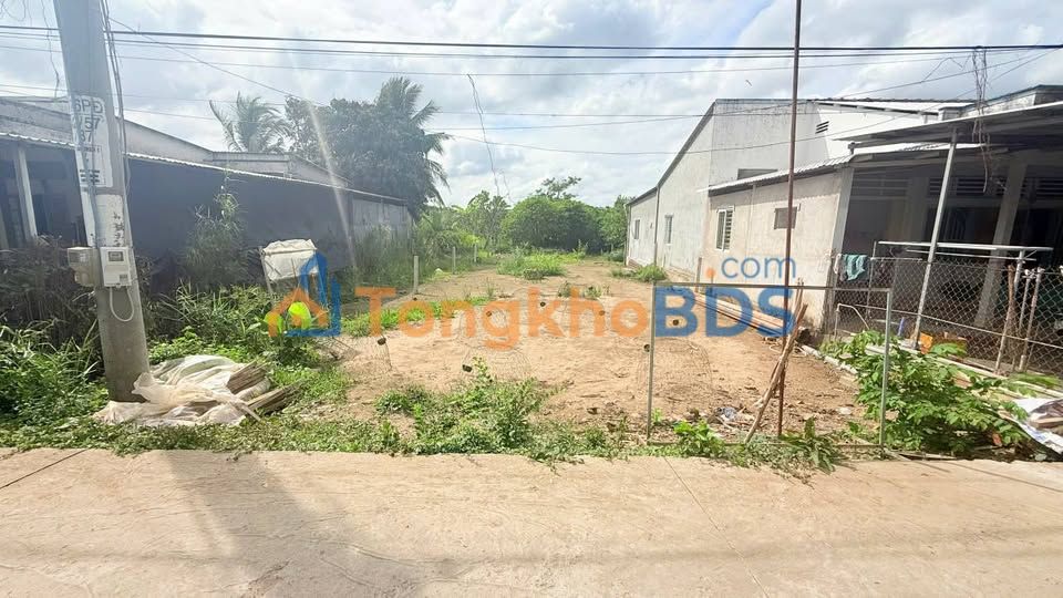 Bán Nền 300m² Sổ Đỏ, Mặt Sông Thoáng Mát - Phong Điền, Cần Thơ