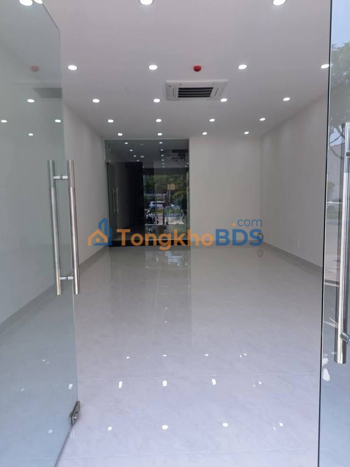 Cho thuê tòa nhà 5 tầng mặt tiền 30/4, Hải Châu - 650m² kinh doanh đắc lợi