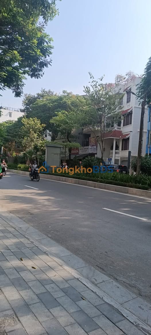 Bán Nhà Lạc Long Quân 40m², 5 Tầng - Gần Phố, Sổ Hồng Sẵn Sàng