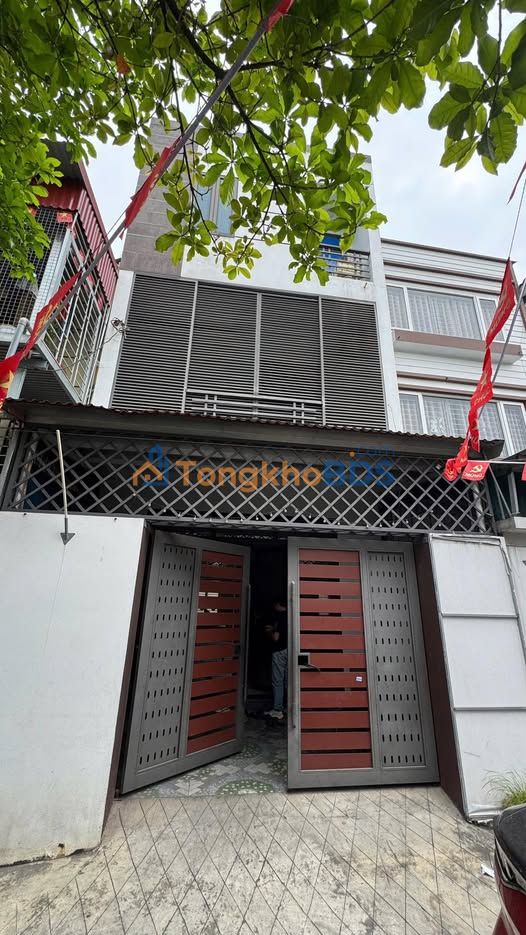 Bán Gấp Nhà 3 Tầng Phường Quang Trung, Uông Bí - 79.8m² Hơn 2 Tỷ