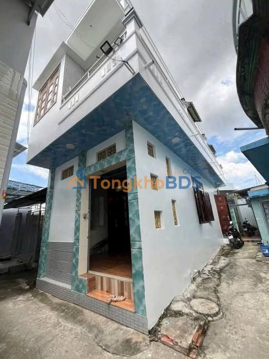 Nhà 1 Trệt 1 Lầu Lô Góc Trung Tâm TT Cần Đước - 40m² Giá 1.35 Tỷ