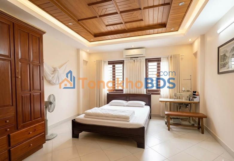 Nhà Lạc Long Quân Tây Hồ 63m² hơn 18 tỷ - Ô tô đỗ cửa