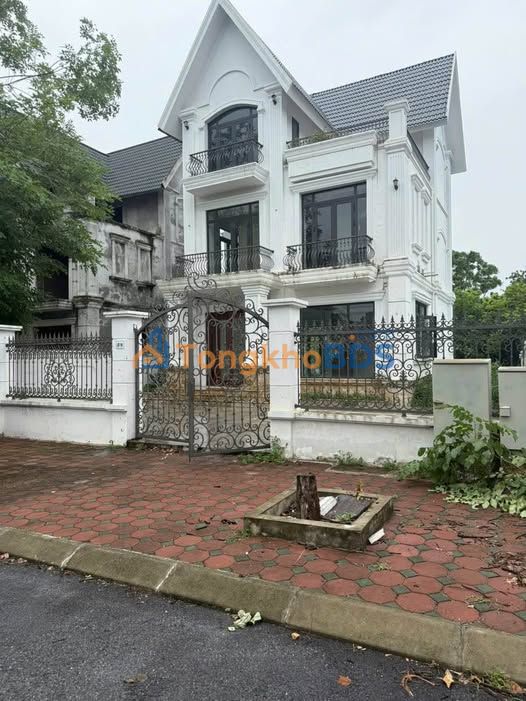 Bán Biệt Thự 590m² Bám Suối, Có Ao Tại Xuân Khanh, Sơn Tây - Giá 11.8 Tỷ