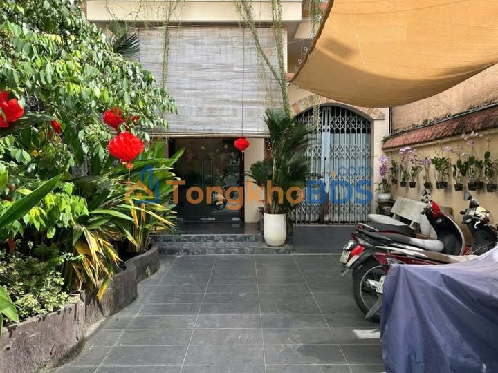 Cho thuê Mặt tiền Hai Bà Trưng, Q3 - 216m², 3 tầng, Kinh doanh đa ngành