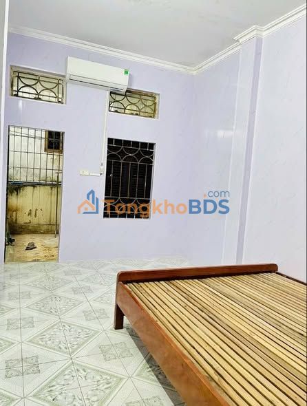 Cho thuê nhà 3 tầng 2 ngủ Khương Đình, giá 8 triệu/tháng