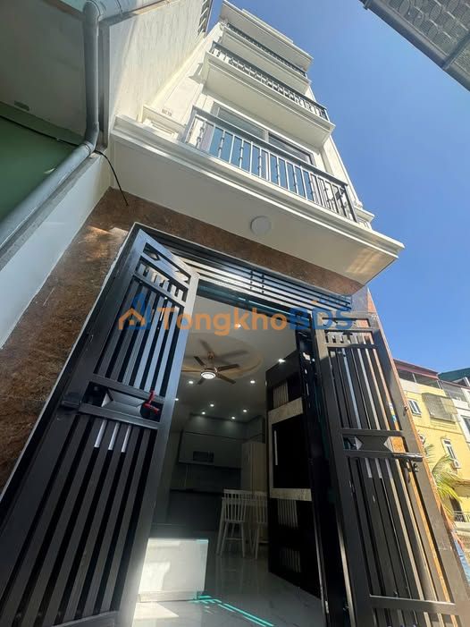 Nhà riêng Thạch Bàn Long Biên 33m² nội thất đẹp - Ô tô vào tận nhà