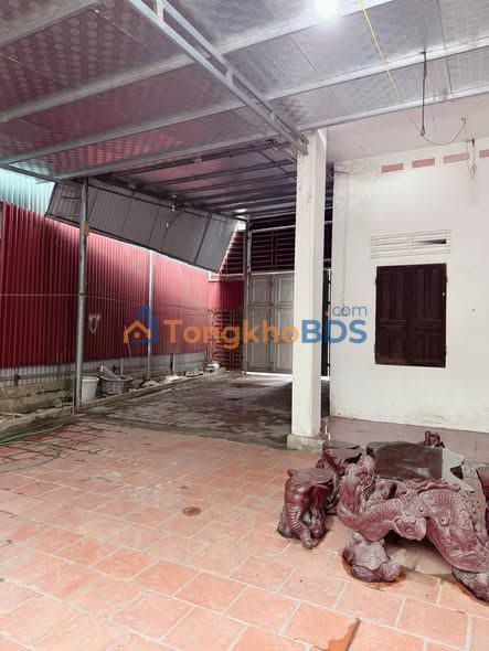 Cho thuê nhà 2 tầng Ngõ 102 Quang Trung, Việt Trì - Sân rộng đỗ 3 ô tô