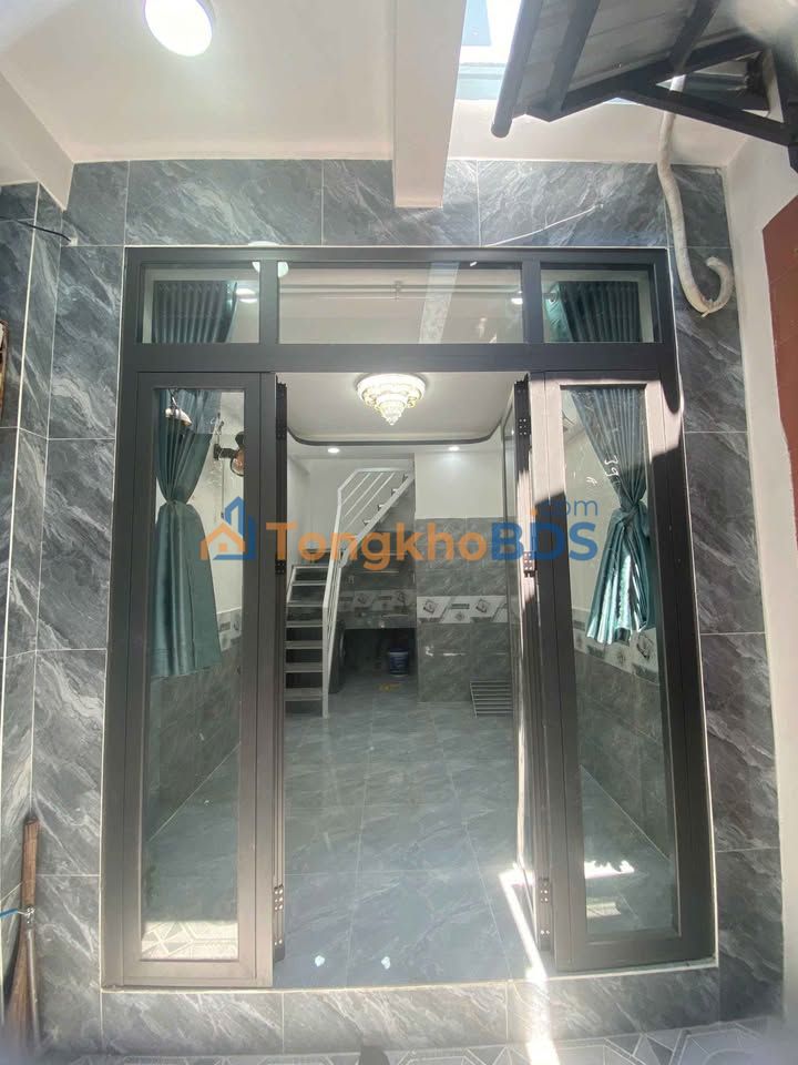 Nhà 2 Tầng Vĩnh Khánh, Quận 4 - 18m² Sổ Hồng Riêng, Giá 2.7 Tỷ