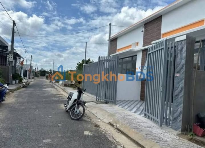 Nhà cấp 4 Vĩnh Long 93m² - Lộ ô tô, 2PN - Giá 1.6 tỷ