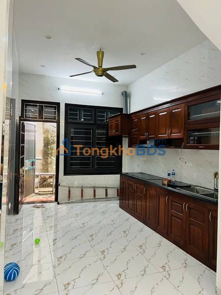 Bán Gấp Nhà 42m² 5 Tầng Hoàng Mai - Sát Feliz Home, Giá 8.2 Tỷ