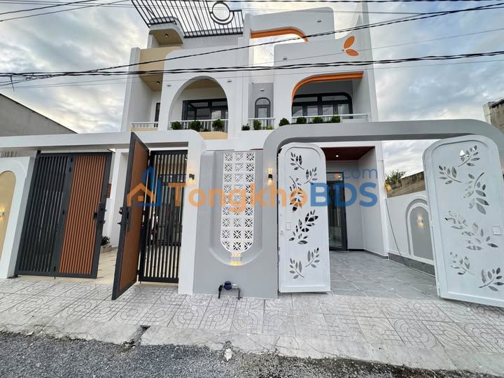 Nhà Phố Hiện Đại 100m² - Sổ Hồng Riêng - Gần KCN Cầu Tràm