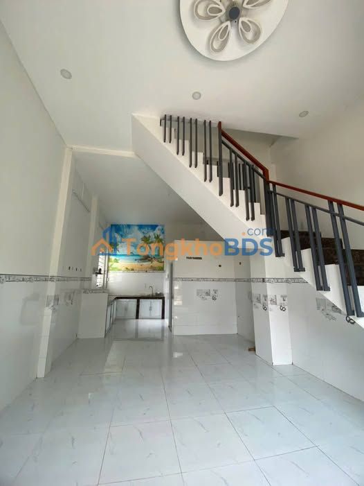 Cho thuê nhà 2PN, 2 lầu, hẻm Cặp Rạch Tầm Bót, Long Xuyên