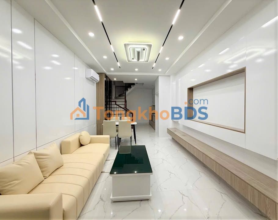 Nhà 5 tầng Hoàng Hoa Thám, Ba Đình 38m² - Sẵn Sàng Vào Ở