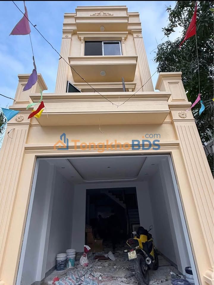 Nhà 3 Tầng Phú Xuân 56m² - Ô tô vào nhà, Hơn 2 tỷ