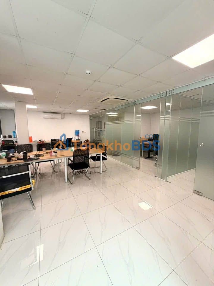 Cho thuê văn phòng 100m² Mỹ Đình - Lô góc 3 mặt thoáng, 3 phòng riêng