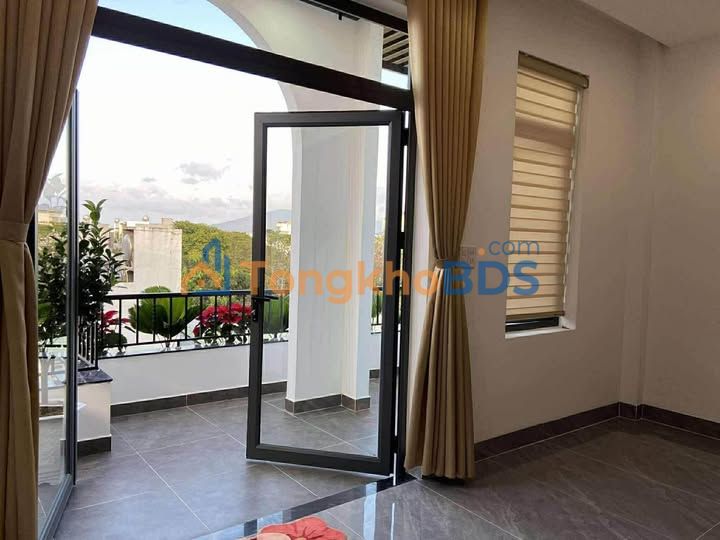 Nhà Nguyễn Tất Thành 64m² giá 5 tỷ - Chính chủ bán