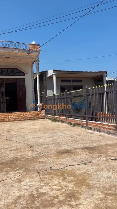 Nhà phố Quốc lộ 14A Chư Sê 210m² 2.2 tỷ - Mặt tiền KD