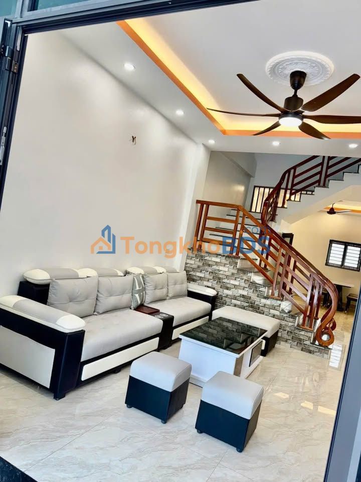 Nhà 3 Tầng Trung Tâm TP Ninh Bình, 50m² - Giá 4 Tỷ, Oto Đỗ Cửa