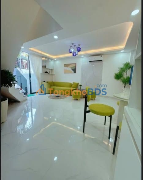 Nhà 28m² Phú Nhuận, 4 Tầng Hiện Đại, 5PN - Sẵn Sàng Vào Ở Ngay!