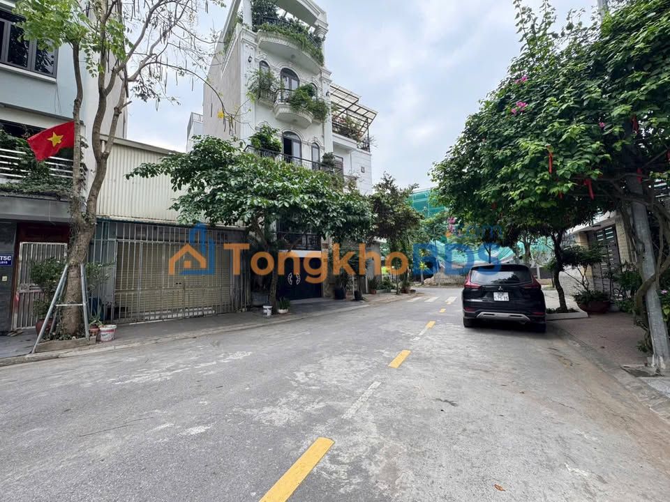 Nhà Phân Lô Giang Biên 75m² - View Công Viên, Ô Tô Tránh Vỉa Hè
