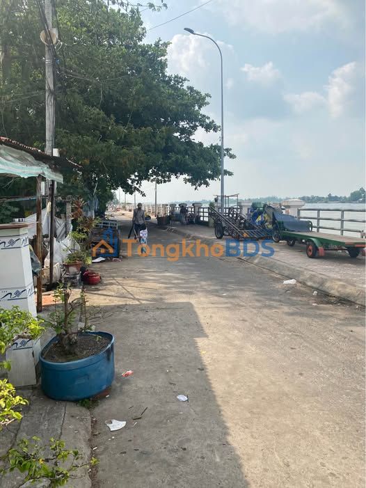 Nhà nhỏ 32.9m² trung tâm Long Xuyên, sổ hồng riêng - Giá tốt