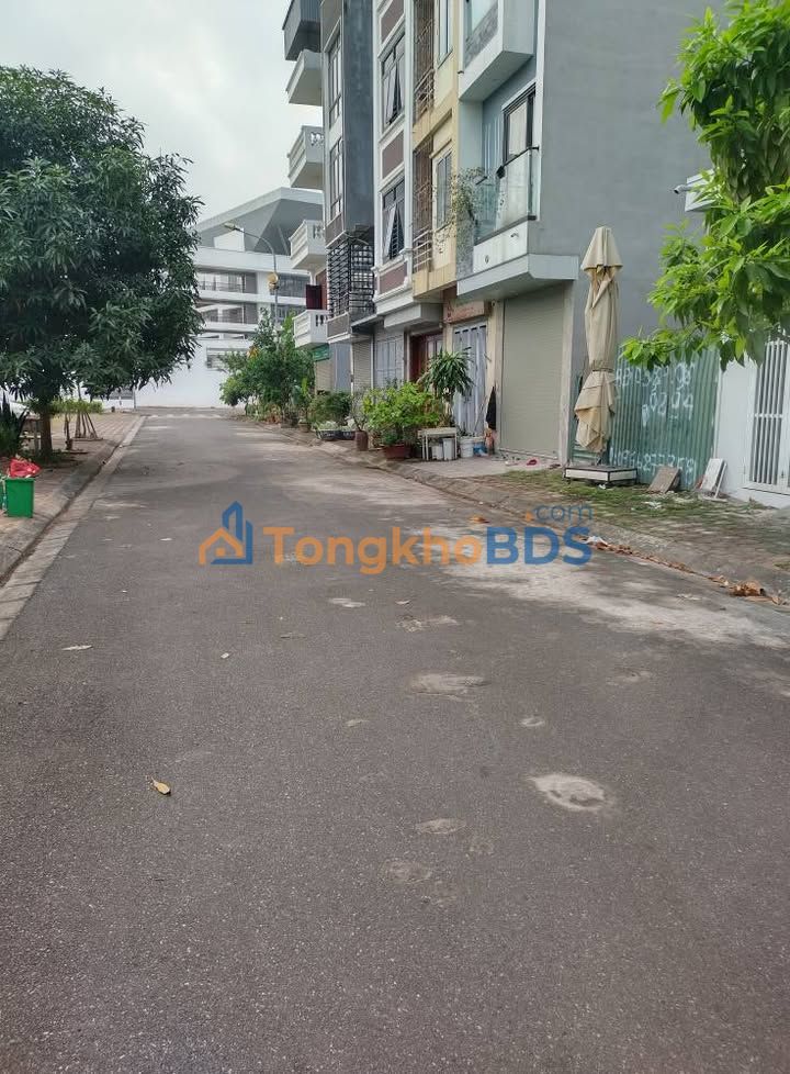 Đất nền Giang Biên 90m² 20 tỷ Sổ đỏ chính chủ