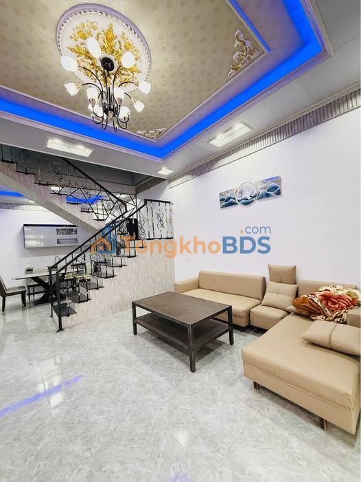 Nhà 100m² Phường 7 Đà Lạt - 2.1 Tỷ, 4PN, Sân Oto