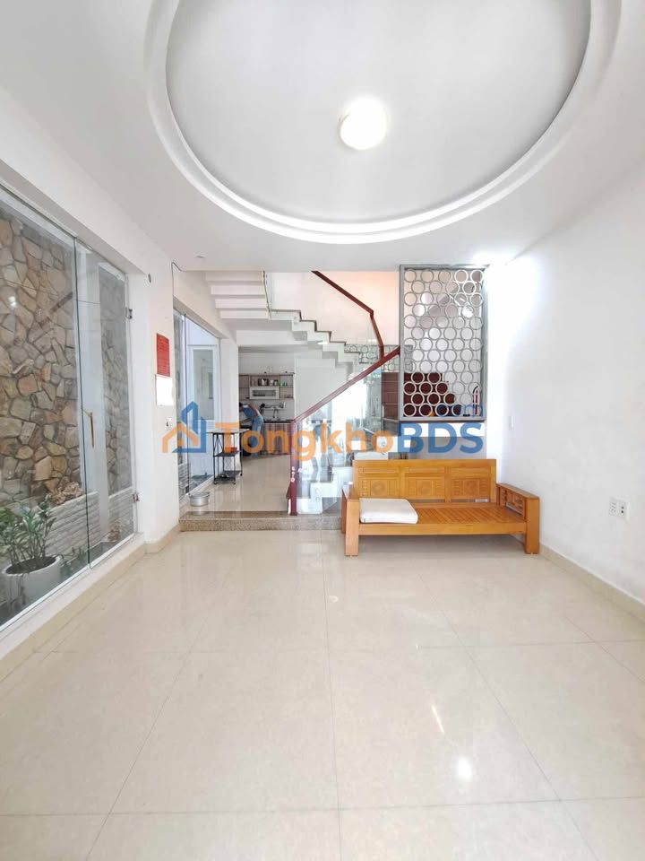 Nhà 3 tầng Vương Thừa Vũ Sơn Trà 80m² 18 triệu - Ô tô vào tận nhà