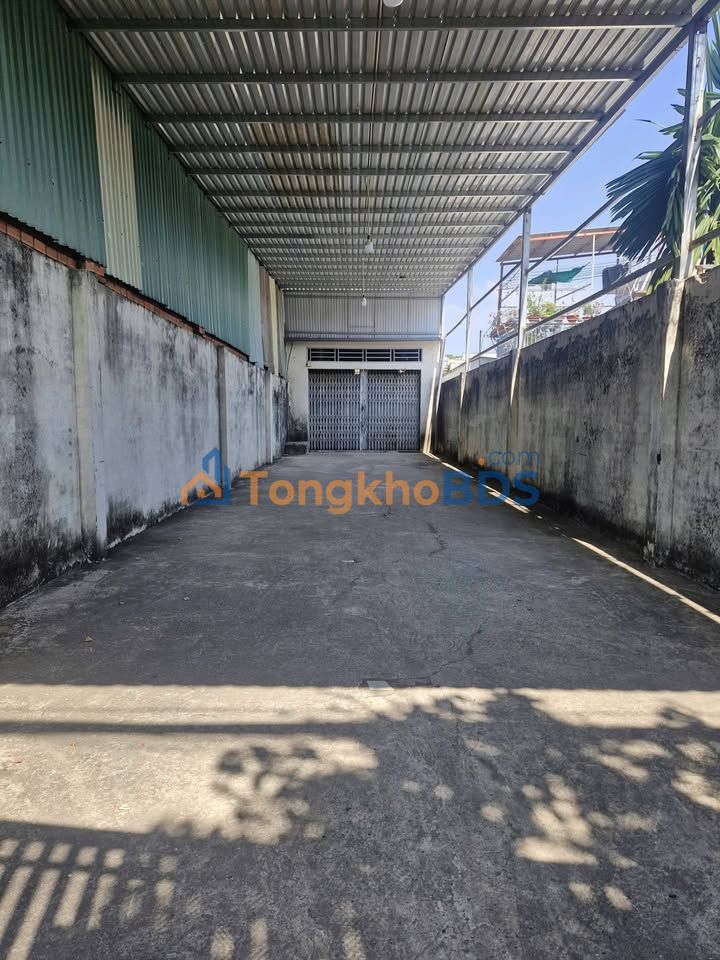 Cho thuê xưởng 260m² mặt tiền đường nhựa Bà Điểm, Hóc Môn - Giá 15 triệu/tháng