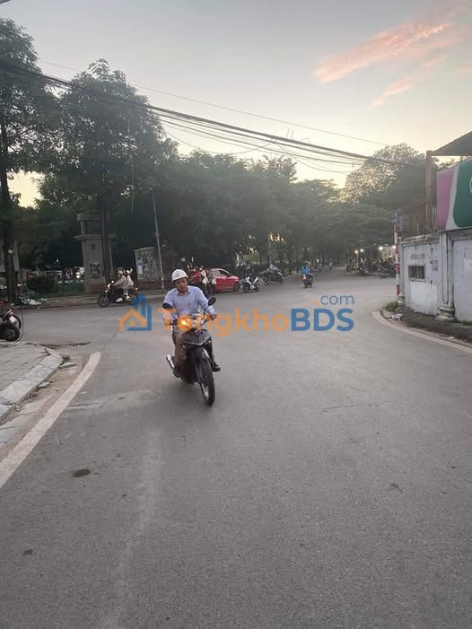 Nhà Góc Phố VIP Tô Ngọc Vân - Sát Hồ Tây, Kinh Doanh Đỉnh 63m² x 4 Tầng - Giá 19 Tỷ