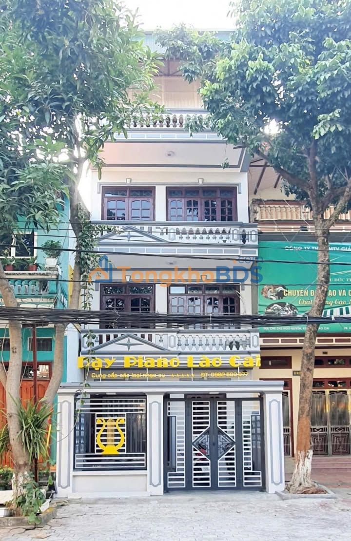 Bán nhà 3 tầng mặt đường Ngô Quyền, Lào Cai - 135m² - Giá 4 tỷ