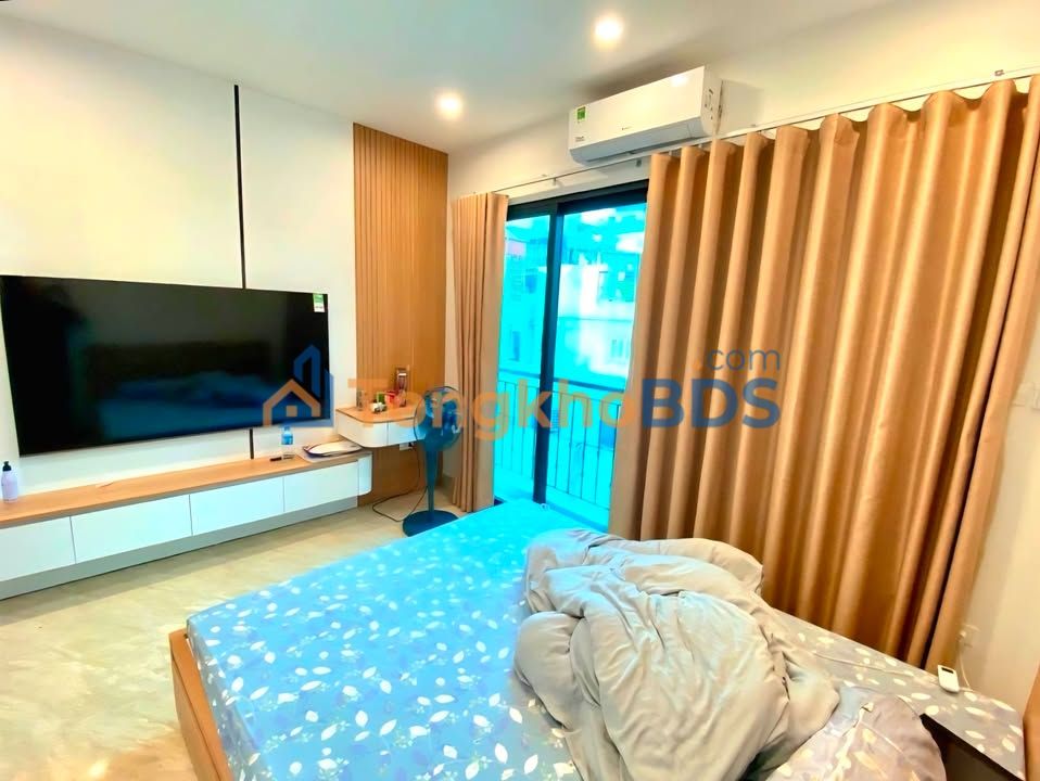 Nhà Mặt Tiền 7m Cát Linh 6 Tầng Thang Máy - 8PN Khép Kín - Dòng Tiền Ổn Định