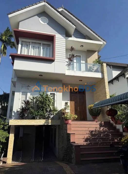 Biệt thự 400m² đường Phạm Văn Đồng, Kon Tum - Kinh doanh, Vừa ở