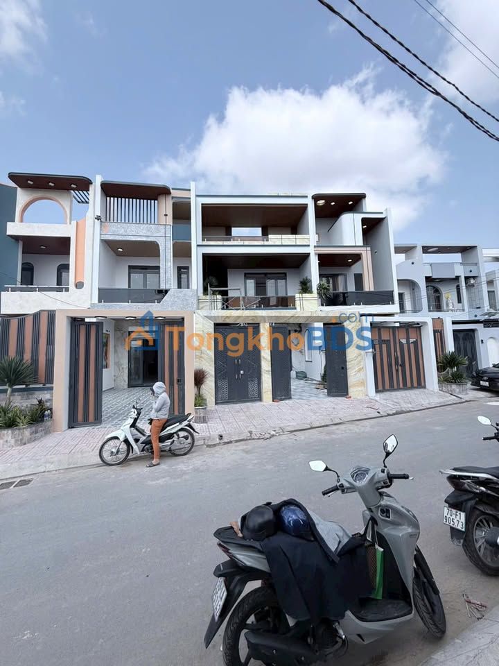 Bán Gấp Villa Long An 290m² - Sẵn Sàng Ở Ngay, Giá 1.4 Tỷ