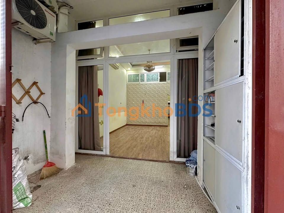 Nhà 3PN Huỳnh Văn Bánh, Phú Nhuận - Hẻm Rộng, Sát Mặt Tiền - Giá 14 Triệu