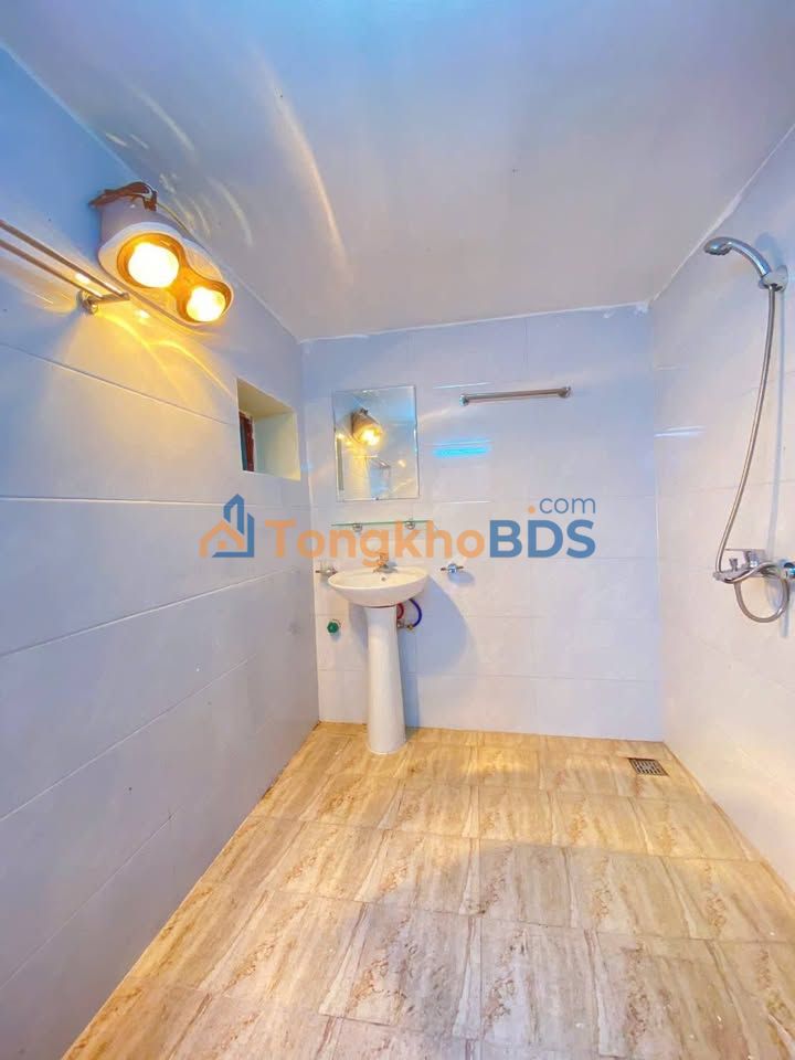 Cho thuê Nhà Làng Tó 100m² - Sân Rộng, 2PN - Giá 5 Triệu/Tháng