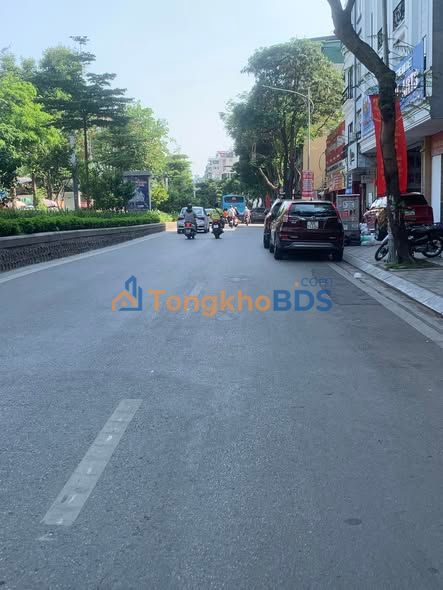 Nhà 30m² Lạc Long Quân - 7.45 Tỷ, Ngõ Thông, Ô Tô Gần, Sổ Đỏ