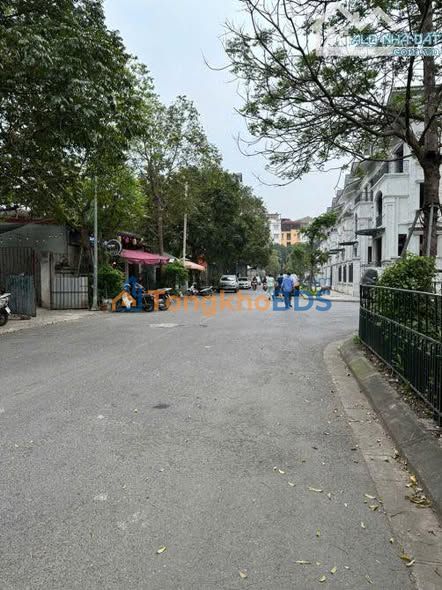 Nhà Lô Góc Lạc Long Quân 33m² 5 Tầng Full Nội Thất - 7.95 Tỷ