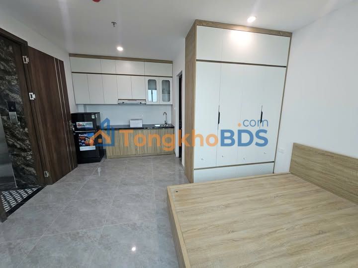 Cho thuê CHDV Tây Hồ 4 tầng, 6PN, View Hồ - Ô tô đỗ cửa