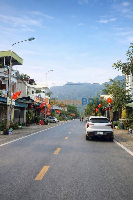 Nhà Trục Chính Phùng Hưng, Hà Giang 136m² - Chỉ 2 Tỷ, Sẵn Gara Ô Tô