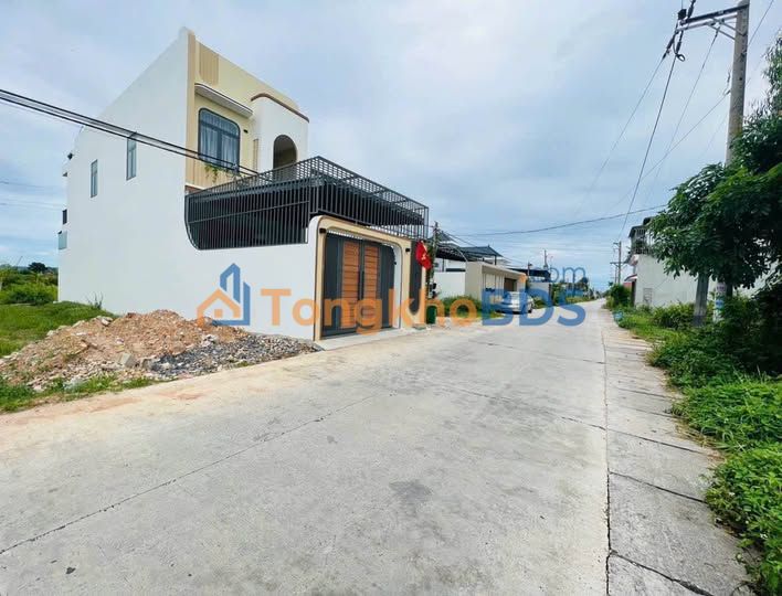 Bán Gấp Đất Thổ Cư 100m² Mặt Tiền Đường Oto, Bình Thuận - 700 Triệu