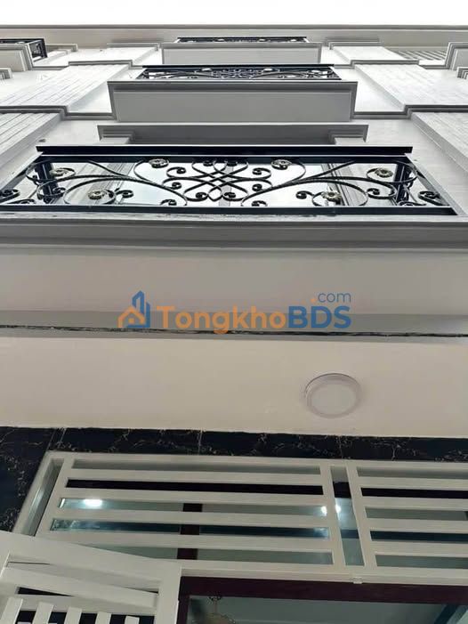 Nhà Phụng Châu 30m² - 4 Tầng Giá 3.3 Tỷ - Sẵn Sàng Ở Ngay