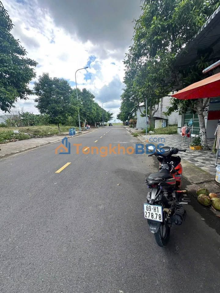 Townhouse Khu B VISIP2 Thuận An 300m² 5 tỷ - Oto vao nhà