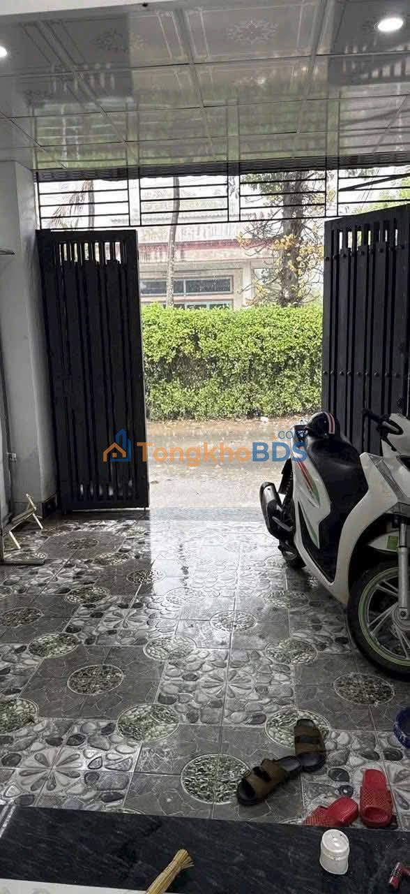 Nhà mặt tiền Hóc Môn 80m2 2.35 tỷ - Mặt tiền kinh doanh