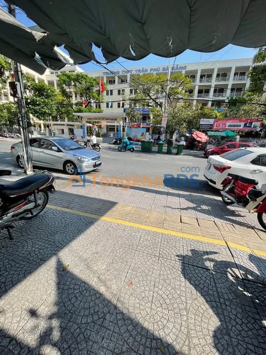 Nhà mặt tiền Lê Thánh Tôn 225m² 35 tỷ - Ô tô vào tận nhà