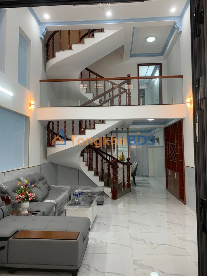 Nhà 3 Tầng Ngay Nguyễn Ảnh Thủ, Q12 - 200m² Sổ Hồng, Giá 5.6 Tỷ