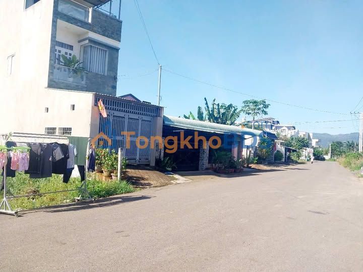 Nhà mặt tiền Số 3 Hòa Long 240m2 2.59 tỷ - Sẵn sàng ở ngay