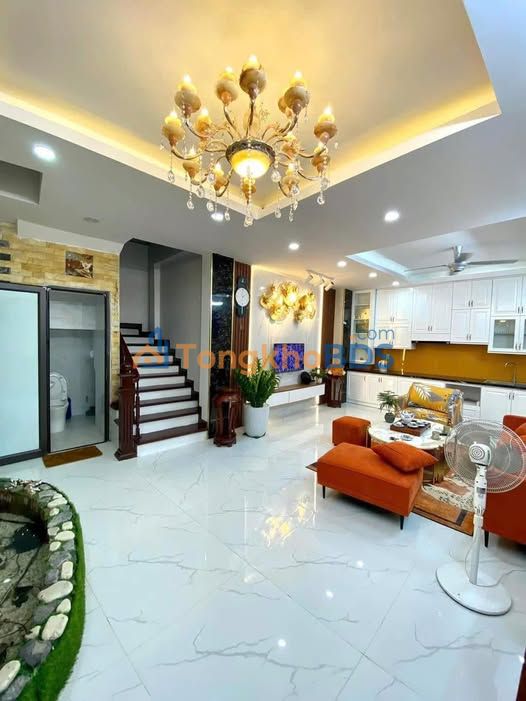 Nhà Cầu Giấy 31m², 5 Tầng - 30m Ra Mặt Phố, Kinh Doanh Đỉnh Cao