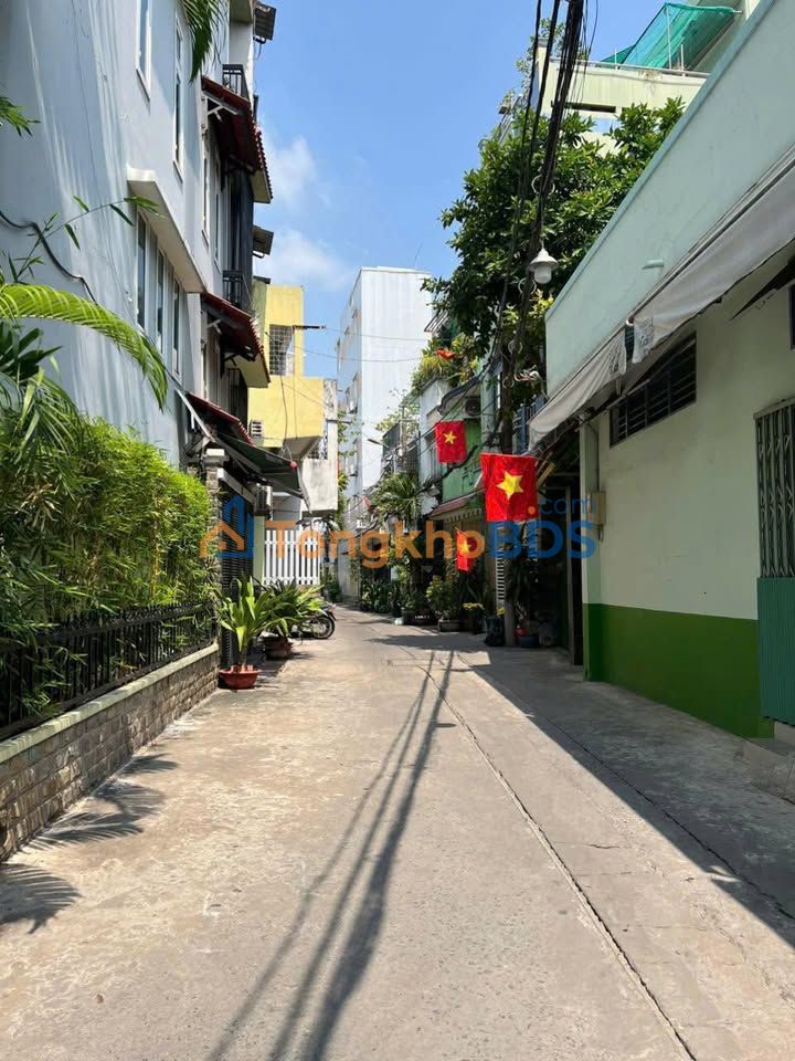 Nhà Lạc Long Quân Q11 32m² 5.8 tỷ - Ô tô vào tận nhà